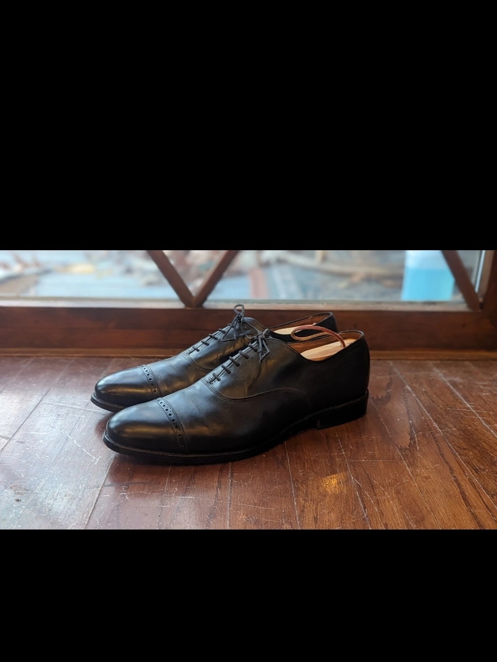 Allen Edmonds Shoes Men's 10.5 B Fifth Avenue Black Leather Cap Toe Oxford Dress